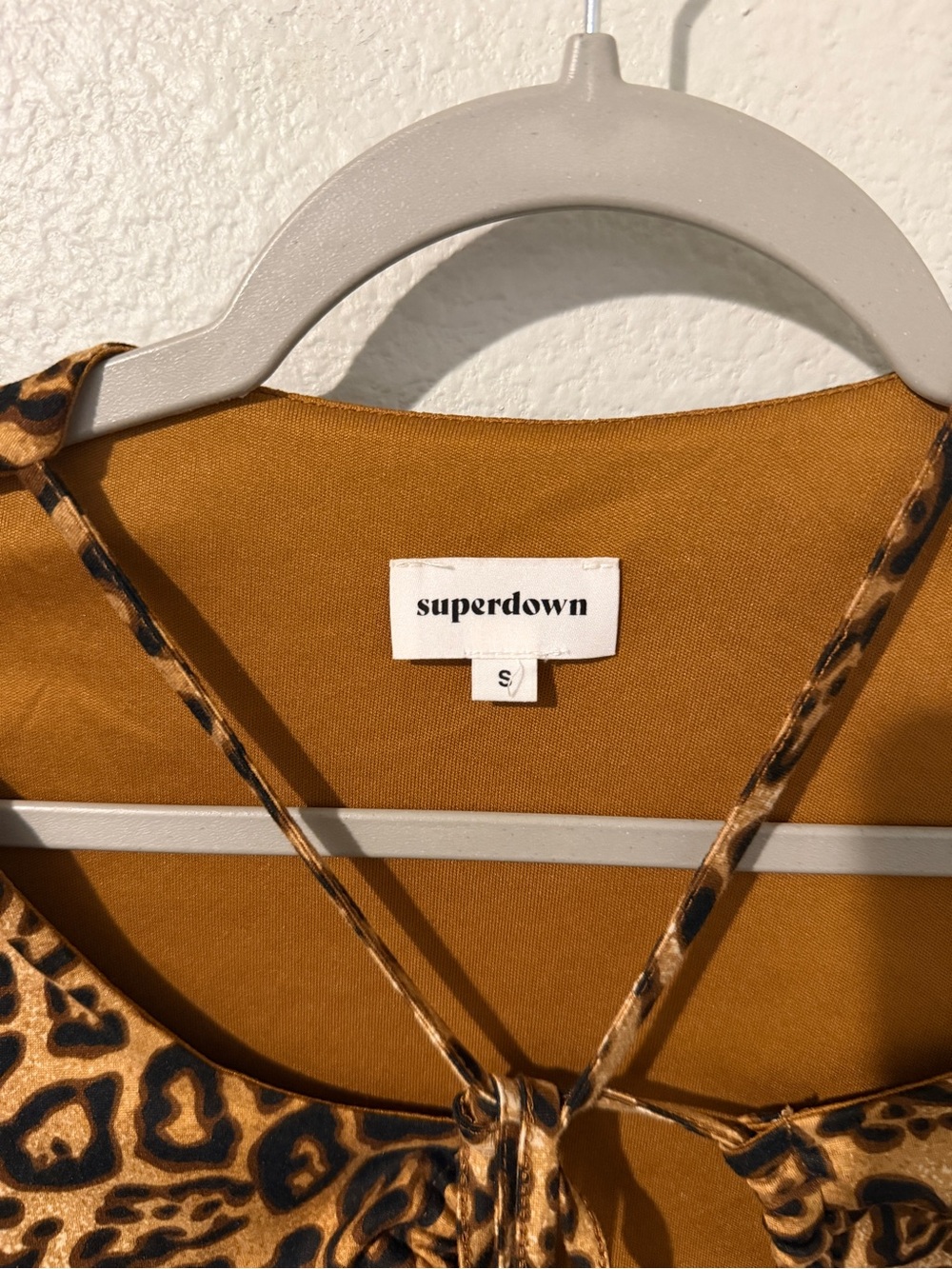 superdown Leopard-Print Long Sleeve Tie-Front Cropped Top in Brown - Picture 2 of 4